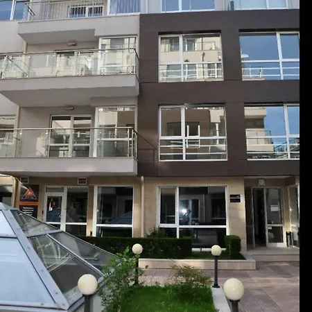 дипломатик хил Apartman